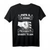 Papa & 3 Söhne Chaos Team T-Shirt - Witziges Familienoutfit für Vatertag & humorvolle Vätergeschenke