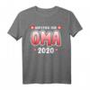 Witziges Oma T-Shirt - Familie 2020 Aufstieg Baby Geburt Geschenk für Oma zu Geburtstag, Weihnachten & mehr