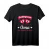 Oma von Zwillingen T-Shirt – Stolze Großmutter mit Enkelkindern, doppelt so stolz, klassisch geschnitten