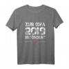 Damen T-Shirt 'Zur Oma 2019 befördert' – Originelle Geschenkidee für werdende Großmutter, ideal zum Geburtstag, Weihnachten oder Muttertag