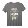 Die meisten Menschen nennen mich - Opa Geschenk Geburtstag T-Shirt – Lustiges Geschenk für Großvater zu Geburtstag, Weihnachten & Vatertag