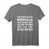 Unterschätze niemals einen alten Mann aus Schlesien T-Shirt – Geschenk für Opa, Papa & Familienmitglieder mit Stolz auf Schlesien
