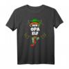 Lustiges Weihnachts-Elf T-Shirt für Opa - Niedliches Design mit Mütze, Strümpfen & Elfen-Ohr, Perfekt als Geschenk für Enkel & Familie