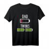 Zwillinge Papa Batterie T-Shirt - Humorvolles Geschenk für werdende Eltern mit Zwillingen, klassisch geschnitten
