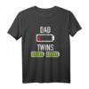 Zwillinge Papa Batterie T-Shirt - Humorvolles Geschenk für werdende Eltern mit Zwillingen, klassisch geschnitten