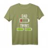 Zwillinge Papa Batterie T-Shirt - Humorvolles Geschenk für werdende Eltern mit Zwillingen, klassisch geschnitten