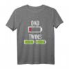 Zwillinge Papa Batterie T-Shirt - Humorvolles Geschenk für werdende Eltern mit Zwillingen, klassisch geschnitten