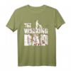 The Walking Dad Herren T-Shirt - Lustiges Vatertag, Geburtstag & Baby Shower Geschenk für Väter, Opas & werdende Papas im Serienstyle