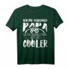 Traktor fahrender Papa T-Shirt – Lustiges Landwirt Papa Design für Väter mit Traktor in der Scheune