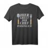 Hier grillt der Chef Persönlich - Grillmeister Papa T-Shirt für Männer, Vatertag Geschenk & BBQ Fan-Shirt