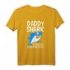 Daddy Shark T-Shirt – Lustiges Geschenk für Papa, Mann zu Geburtstag & Weihnachten, klassisch geschnitten