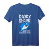 Daddy Shark T-Shirt – Lustiges Geschenk für Papa, Mann zu Geburtstag & Weihnachten, klassisch geschnitten