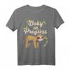 Faultier Schwangerschaft T-Shirt Geschenk für Schwangere Frau & werdenden Vater - Lustiges Baby Bauch T-Shirt für Babypartys & Überraschungen