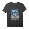 Sebastian Namensshirt mit lustigem König Spruch - Personalisiertes Männer T-Shirt als Geschenk für Vater, Sohn, Onkel & Großeltern