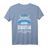 Sebastian Namensshirt mit lustigem König Spruch - Personalisiertes Männer T-Shirt als Geschenk für Vater, Sohn, Onkel & Großeltern