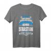 Sebastian Namensshirt mit lustigem König Spruch - Personalisiertes Männer T-Shirt als Geschenk für Vater, Sohn, Onkel & Großeltern