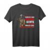 Feuerwehr Echte Helden Tragen Eine Feuerwehruniform T-Shirt - Lustiges Geschenk für Feuerwehrmann, Frau, Junge oder Mädchen
