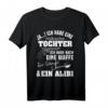 Ich habe eine hübsche Tochter, eine Waffe, Schaufel & Alibi - Lustiges Vatertags- oder Geburtstags-T-Shirt für Papa