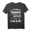 Ich habe eine hübsche Tochter, eine Waffe, Schaufel & Alibi - Lustiges Vatertags- oder Geburtstags-T-Shirt für Papa