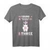 Einhorn T-Shirt für 3-Jährige Mädchen - Buntes Young, Wild & Three Geburtstagsoutfit für kleine Prinzessinnen