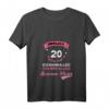 Lustiges Damen T-Shirt zum 20. Geburtstag - 'Endlich 20, ich kann alles, ich weiß alles - ähm Mama?' V-Ausschnitt Geschenk für Töchter & Feierdeko