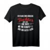Ich Habe Eine Hübsche Tochter Eine Waffe Und Ein Gutes Alibi - Lustiges Vatertag T-Shirt für Familiengeschenke und besondere Anlässe