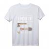 Lustiges T-Shirt mit Spruch: Ja Ich habe eine hübsche Tochter, aber auch eine Axt, Schaufel & Alibi – Perfekt für Freunde, Kollegen & Humorliebhaber