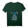 Lustiges Katzen T-Shirt 'We are all mad here' mit V-Ausschnitt – Perfekt für Halloween, Weihnachten & als Geschenk für Katzenliebhaber