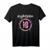 18 Jahre Geburtstag Grafik T-Shirt für Tochter, Schwester & Freundin – Unvergessliches Erinnerungsstück mit Sekt, High Heels & 18er Zahl