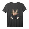 Frecher Osterhase Damen T-Shirt im floralen Leo Look – Partnerlook Outfit für Ostereiersuche & lustiges Ostergeschenk