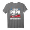 Papa von Zwillingen Feuerwehr Vater Geschenk T-Shirt – Persönliches Familienmotiv für Zwillingsväter und Feuerwehrfans