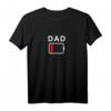 Herren Eltern Dasein - Vater ohne Energie - Lustiges Empty Battery T-Shirt für Eltern, die lachen wollen