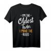 I'm The Oldest Twin Zwilling Geschwister Familie Matching T-Shirt - Lustiges Geschenk für Geburtstag, Weihnachten, Taufe & besondere Anlässe